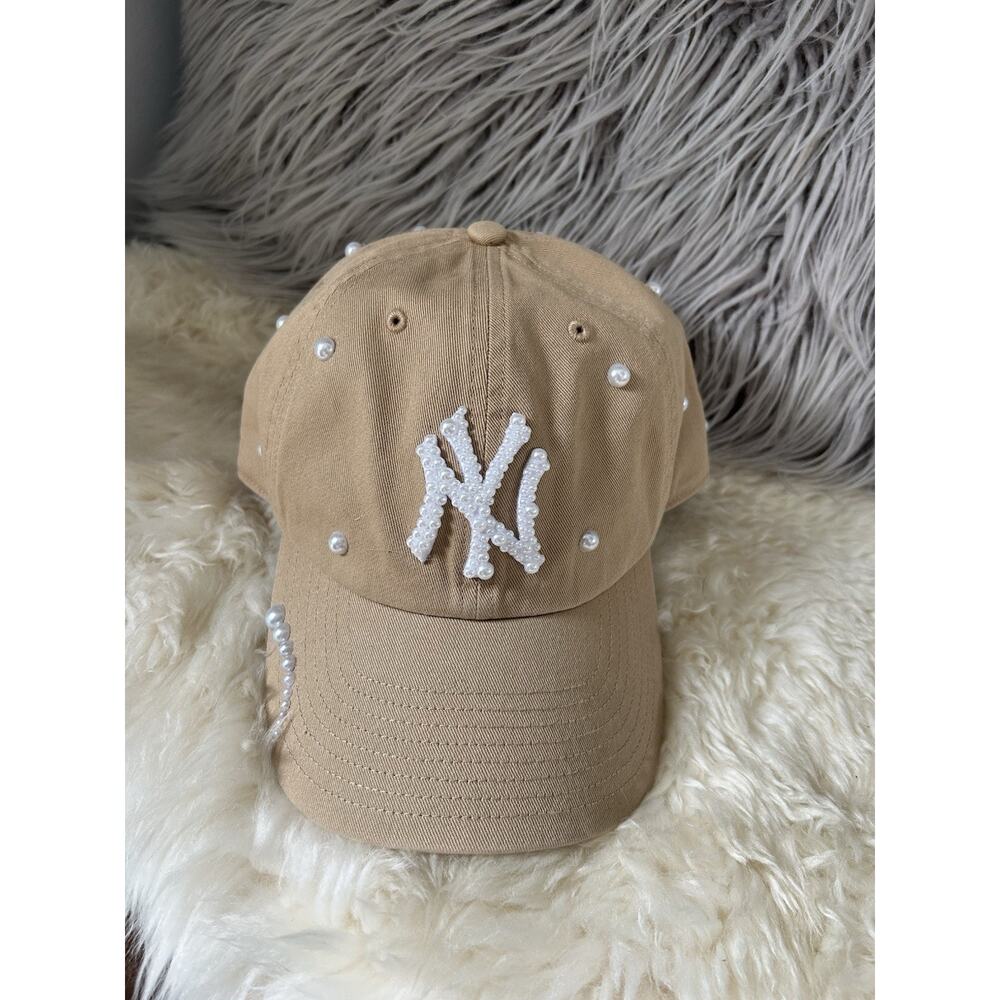 NWOT 47 New York Yankees Pearl Embellished Black Snapback Hat